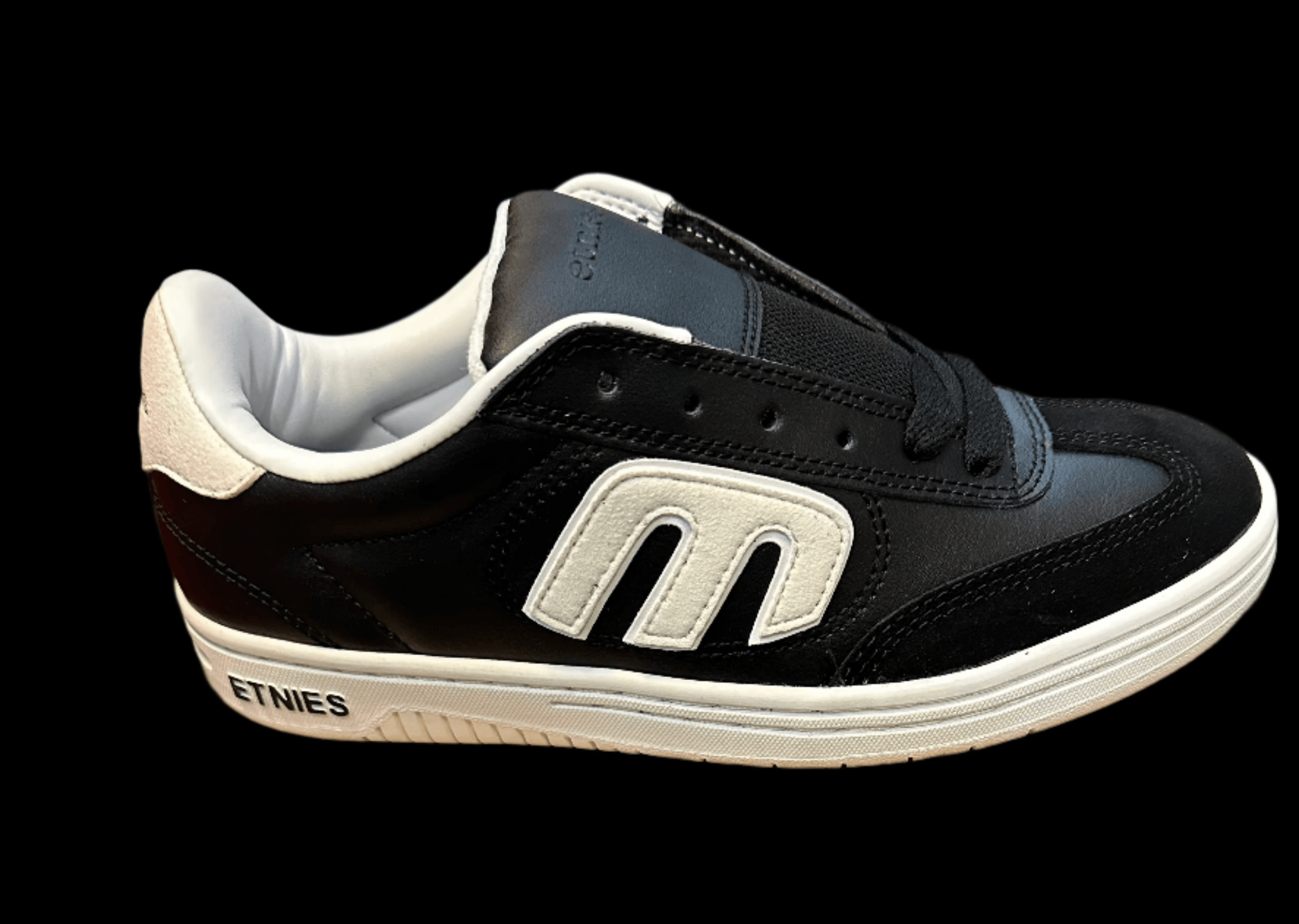 Etnies Locut LS Black/White Skate Shoes - One Revolver Surfboards