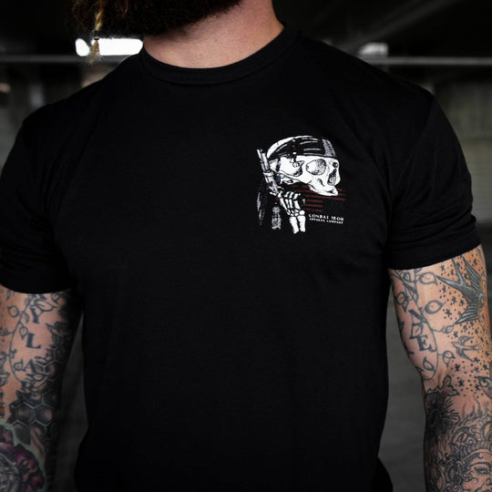 Hoist The Black Flag And Begin Slitting Throats Men's T-Shirt - One Revolver Surfboards