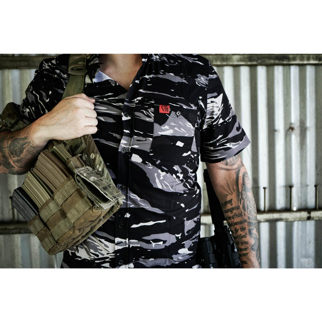LIGHT WEIGHT BUTTON UP SHORT SLEEVE - One Revolver Surfboards