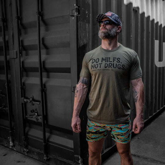 Do Milfs. Not Drugs. Men's T-Shirt