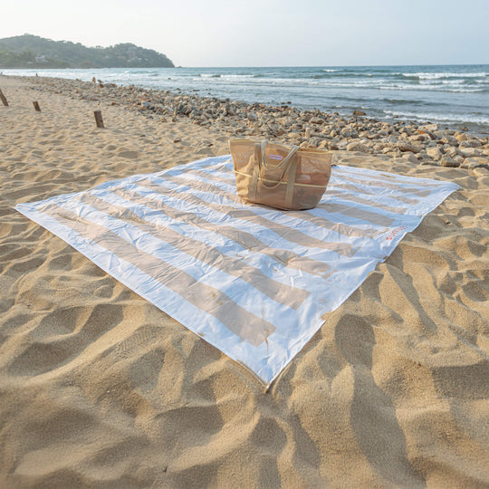 Mesh Beach Tote with Pull-out blanket